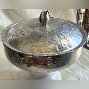 Vintage Hammered Aluminum Lidded Serving Bowl Floral Art Deco 9”